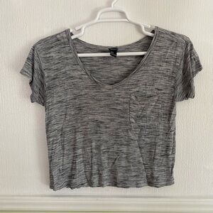 🦋4/$20 SALE - NWOT Forever 21 V Neck Tee with Pocket